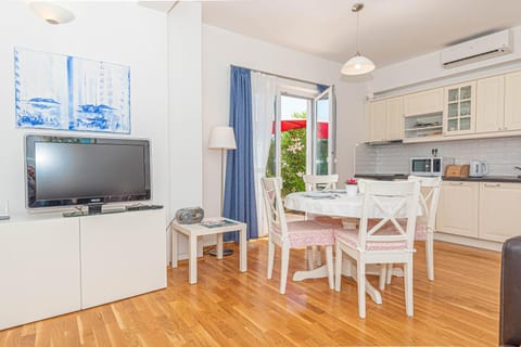 Kitchen or kitchenette, Living room, Dining area