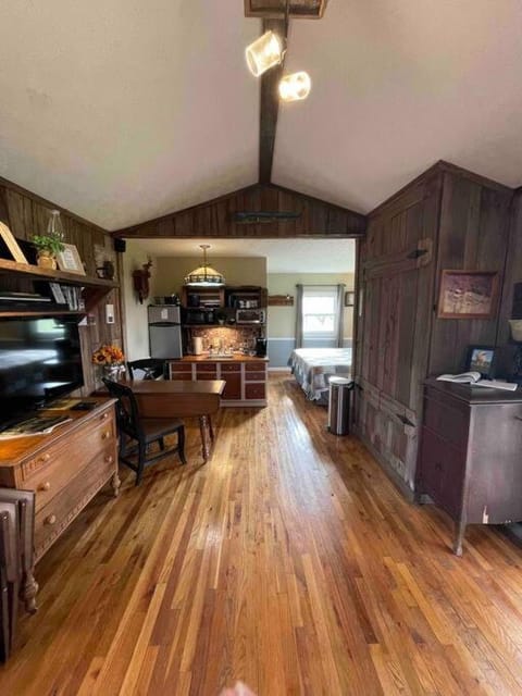 Bourbon Trail Cabin on the Farm Cabin in Lawrenceburg