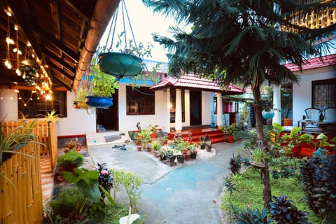 Property building, Restaurant/places to eat, Garden