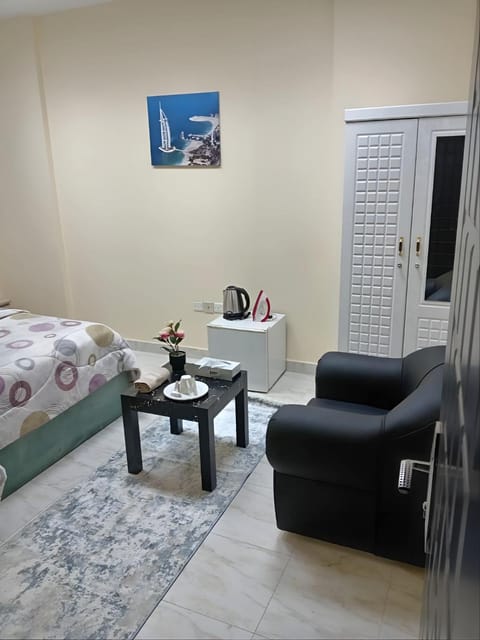 MBZ - Pleasant Tidy Room Hostel in Abu Dhabi