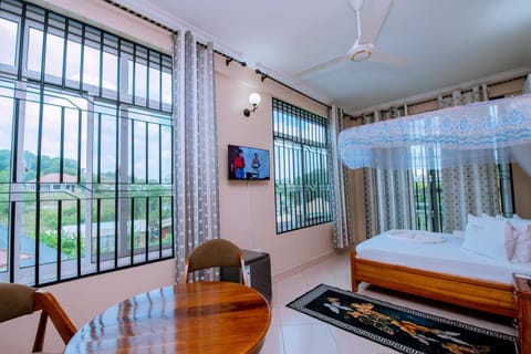 Bed, TV and multimedia, Photo of the whole room, Bedroom