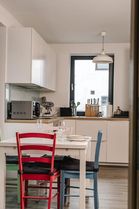 Dining area, kitchen