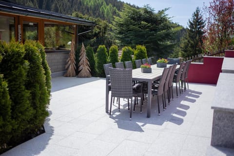 Property building, Balcony/Terrace, Living room