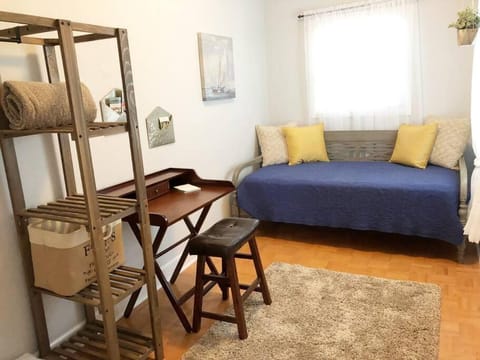 Overlooking Downtown Dunedin Two Bedroom apartment NO KIDS, NO PETS Apartment in Dunedin