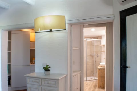 Shower, Bathroom, Kitchen or kitchenette