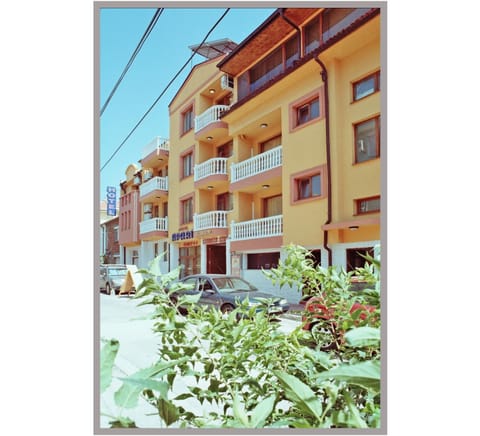 Facade/entrance