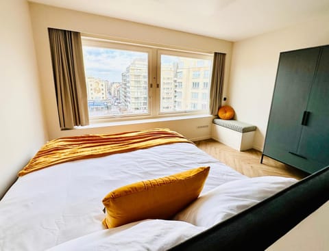 Bed, View (from property/room), Bedroom, City view, City view
