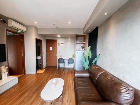 TV and multimedia, Living room, Seating area, Dining area, air conditioner
