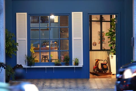 Facade/entrance