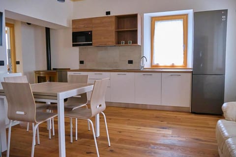 Kitchen or kitchenette, Living room, Seating area, Dining area, minibar, stove, washing machine