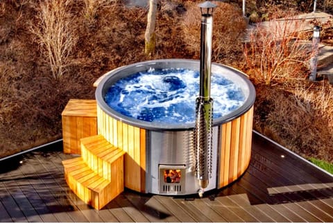 НОВА Вила АРБАНАШКИ СТИЛ-Джакузи, Панорамна гледка, Ареа за малки и големи-Заповядайте при нас Bed and Breakfast in Veliko Tarnovo