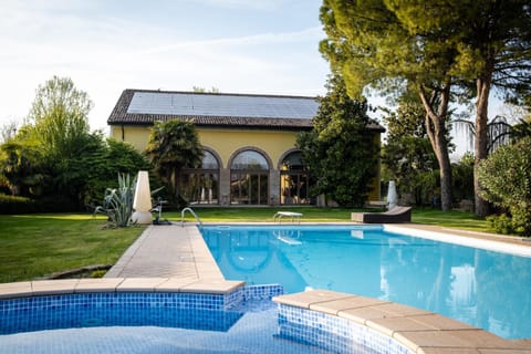 Property building, Spring, Garden view, Pool view, sunbed