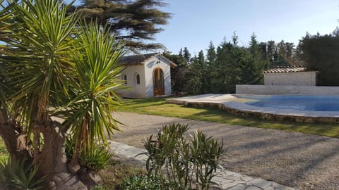 Maison au Paradou Villa in Arles
