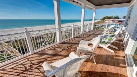 Luxury Beach House On The White Sands of The Gulf of Mexico House in Bradenton Beach
