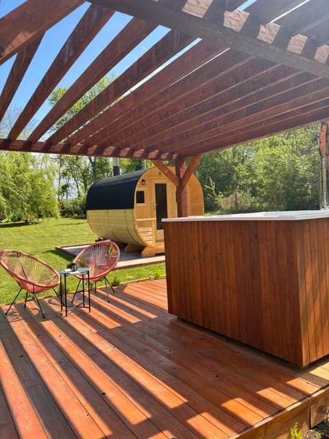 Garden, Hot Tub, Sauna, Spa and wellness centre/facilities