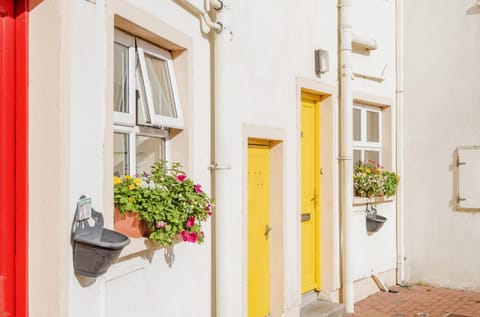 Property building, Facade/entrance, Off site