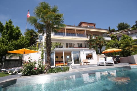 Winter, Summer, Autumn, Garden view, Lake view, Landmark view, Mountain view, Pool view