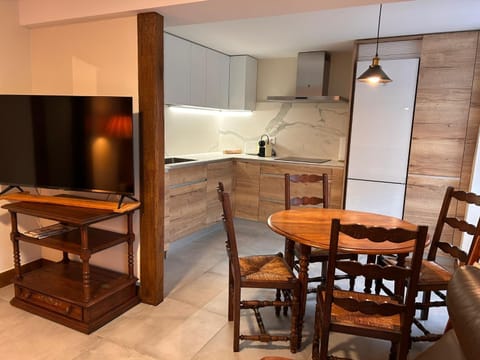 TV and multimedia, Kitchen or kitchenette, Dining area, kitchen