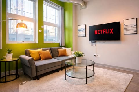 McCormick Oasis with Balcony, Optional Parking, Patio and Gym Sleeps 6 Near McCormick Place, Grant Park, Soldier Field & Museum Campus Apartment in South Loop