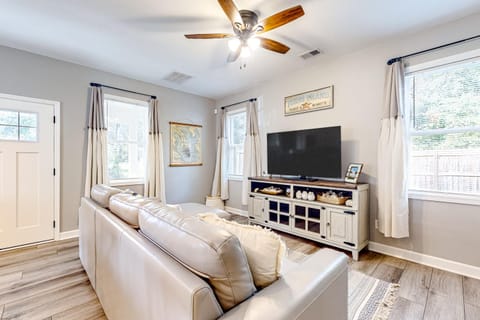 Dreamers Cottage House in Folly Beach