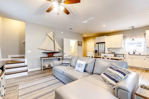 Dreamers Cottage House in Folly Beach