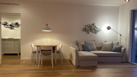 Living room, Photo of the whole room, Dining area, hair dresser, air conditioner