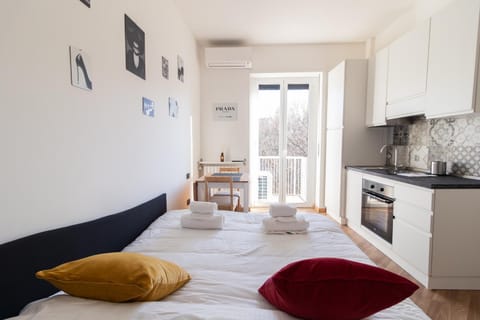 Bed, Living room, Photo of the whole room, Bedroom