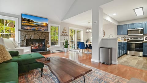 Skiing, TV and multimedia, Living room, Dinner, flat iron, kitchen
