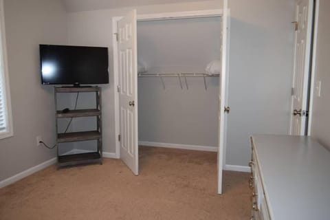 Home In Greenville 4 bedrooms, 4 beds, 2 baths House in Greenville