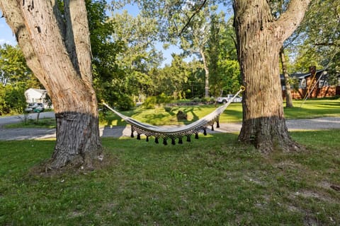 Cozy Home W/ King Bed & Lake access House in Canandaigua Lake