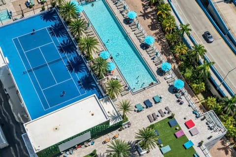 Bird's eye view, Garden, Hot Tub, Balcony/Terrace, Tennis court, Tennis court, Pool view, Swimming pool, Swimming pool