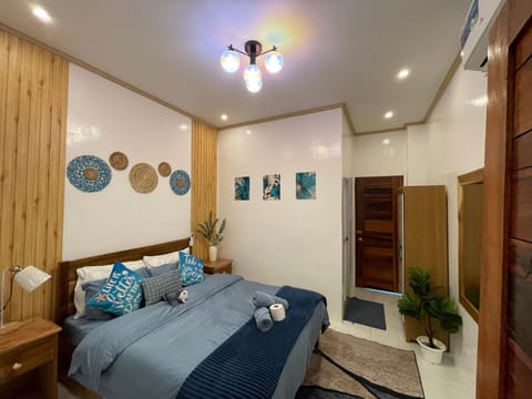 Bed, Photo of the whole room, Bedroom, air conditioner
