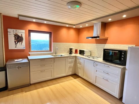 View (from property/room), Kitchen or kitchenette, minibar