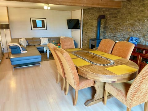 TV and multimedia, Living room, Dining area