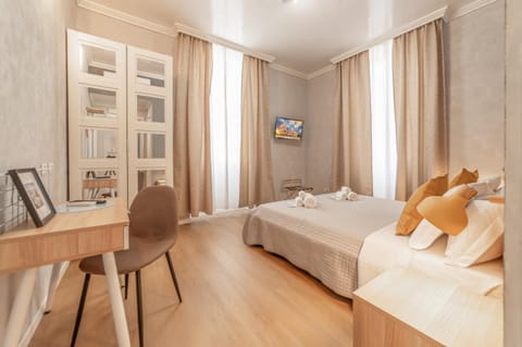 Bed, TV and multimedia, Photo of the whole room, Bedroom