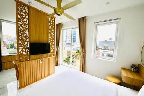 Bed, TV and multimedia, Bedroom