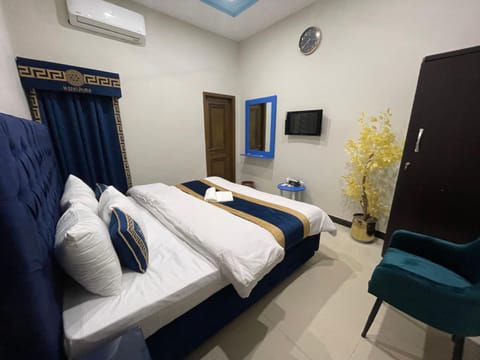 TV and multimedia, Photo of the whole room, air conditioner