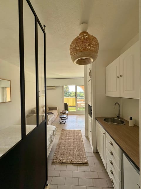 Bed, Kitchen or kitchenette, Photo of the whole room