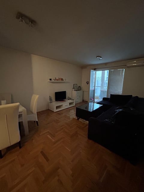 Communal lounge/ TV room, TV and multimedia, Living room, Seating area, Evening entertainment