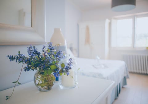 Bed, Bedroom, air conditioner