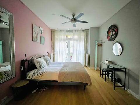 Bed, Photo of the whole room, Bedroom, fireplace, internet