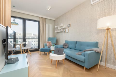 TV and multimedia, Living room, Seating area, air conditioner
