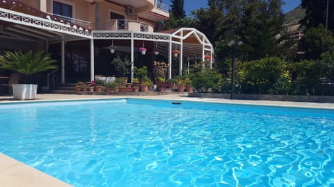 Swimming pool, Swimming pool