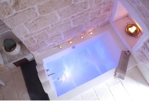 Hot Tub, Swimming pool