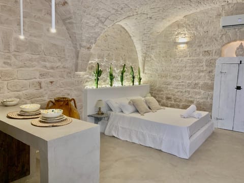 Bed, Kitchen or kitchenette, Photo of the whole room, Bedroom