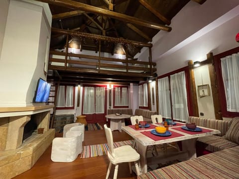 Living room, Seating area, Dining area