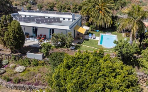 Property building, Day, Natural landscape, Bird's eye view, Garden, Garden, Balcony/Terrace, Garden view, Pool view, Swimming pool, Swimming pool, sunbed
