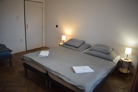 Photo of the whole room, Bedroom, towels