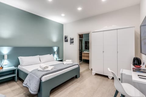 TV and multimedia, Photo of the whole room, Bedroom, wardrobe