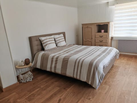 Bed, Bedroom, wardrobe